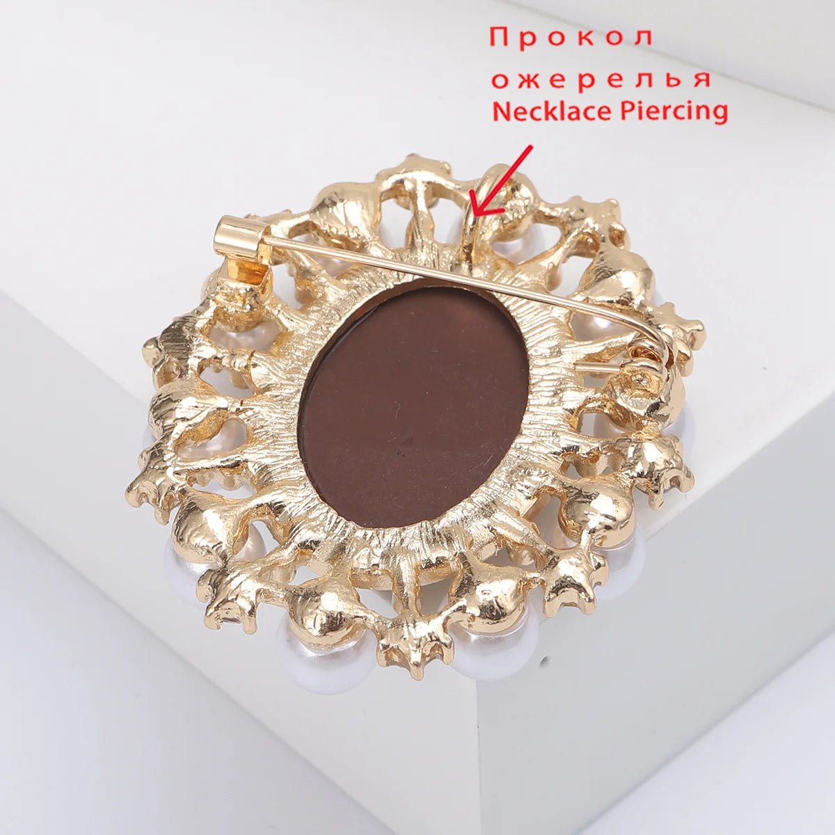 Beaut&Berry Trendy Pearl Beauty Head Brooches for Women Unisex Creativity Pins Casual Party Jewelry Accessories Gifts Decoration